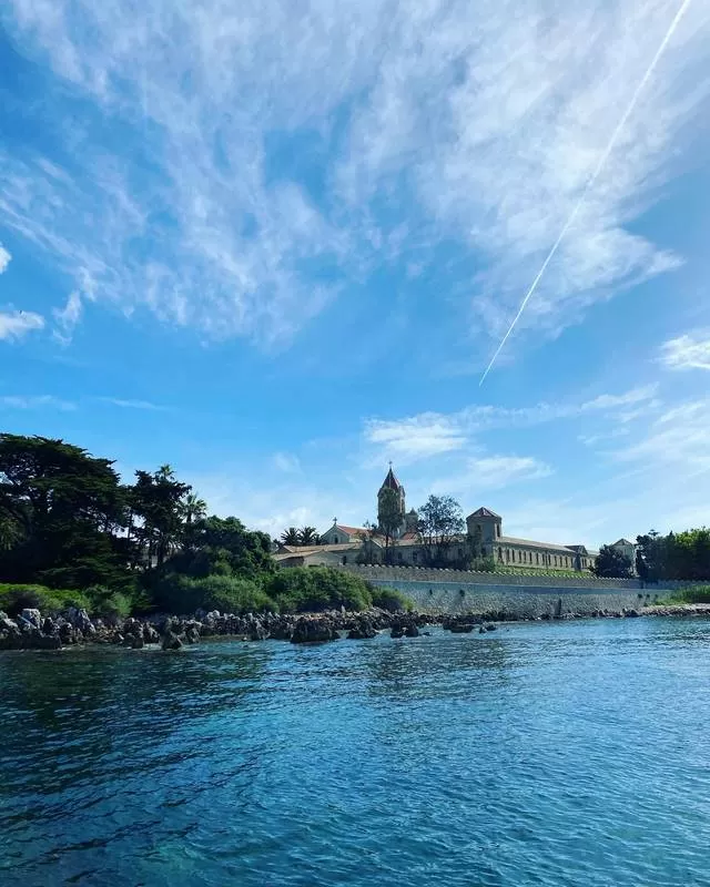 Location de bateaux pour balade en mer, Antibes, Cap Boating