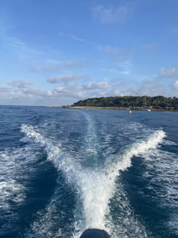Location de bateaux pour week-end à Cannes, Antibes, Cap Boating