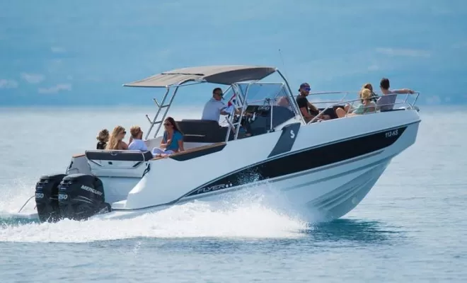 Entreprise de location de bateaux Flyer 8.8 Sundeck, Antibes, Cap Boating